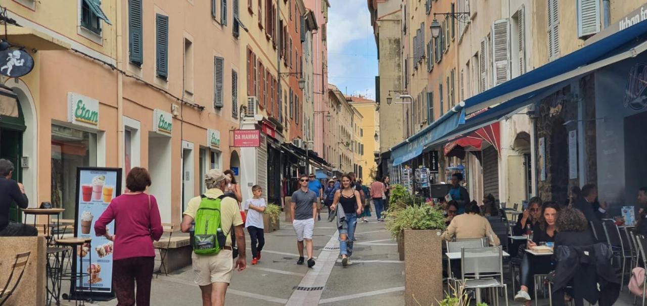 Terrasse Rue Pietonne Ajaccio *