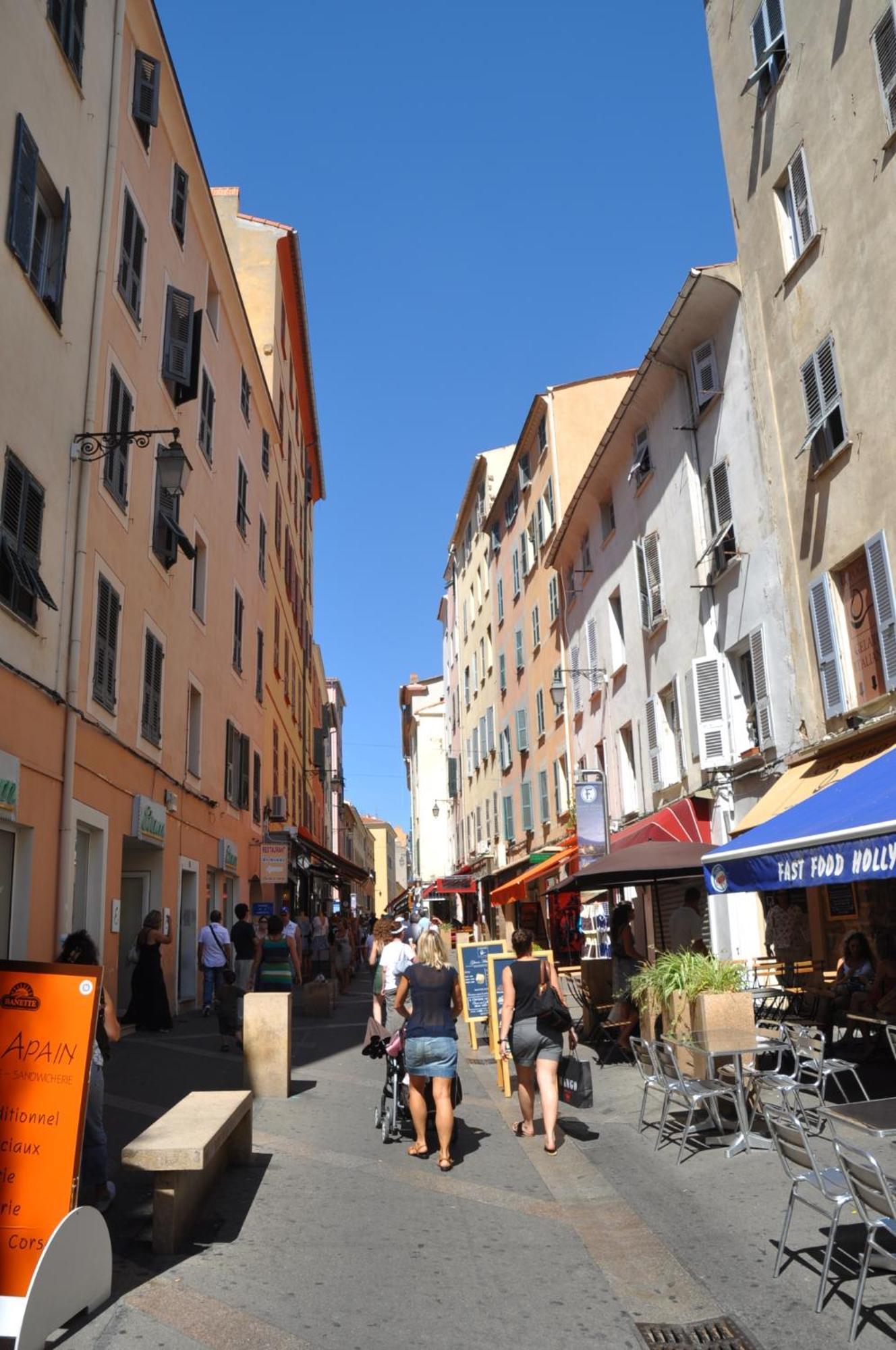 Terrasse Rue Pietonne Ajaccio *